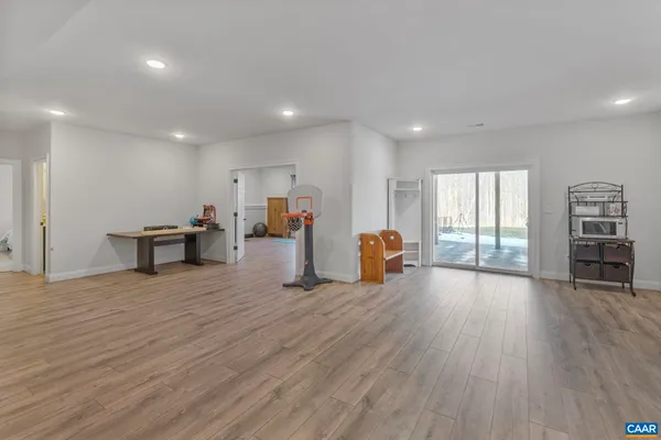 a view of entryway and kitchen