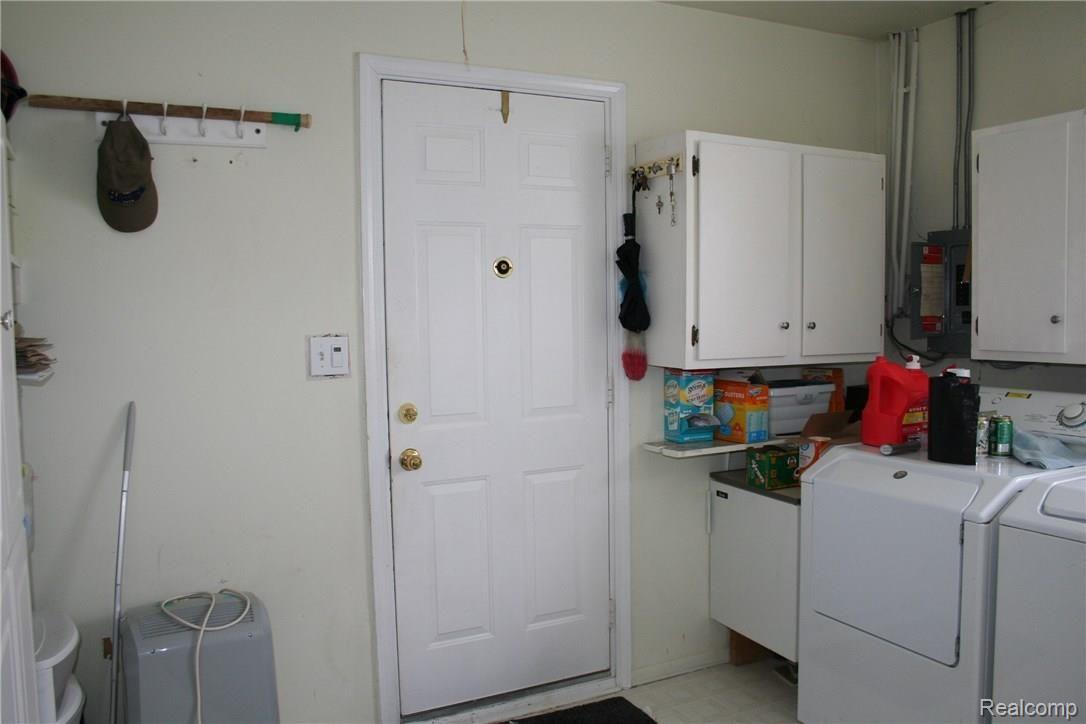 19601 Frazho Road Roseville, MI 48066 - Photo 34 of 40 IMG_3328.JPG