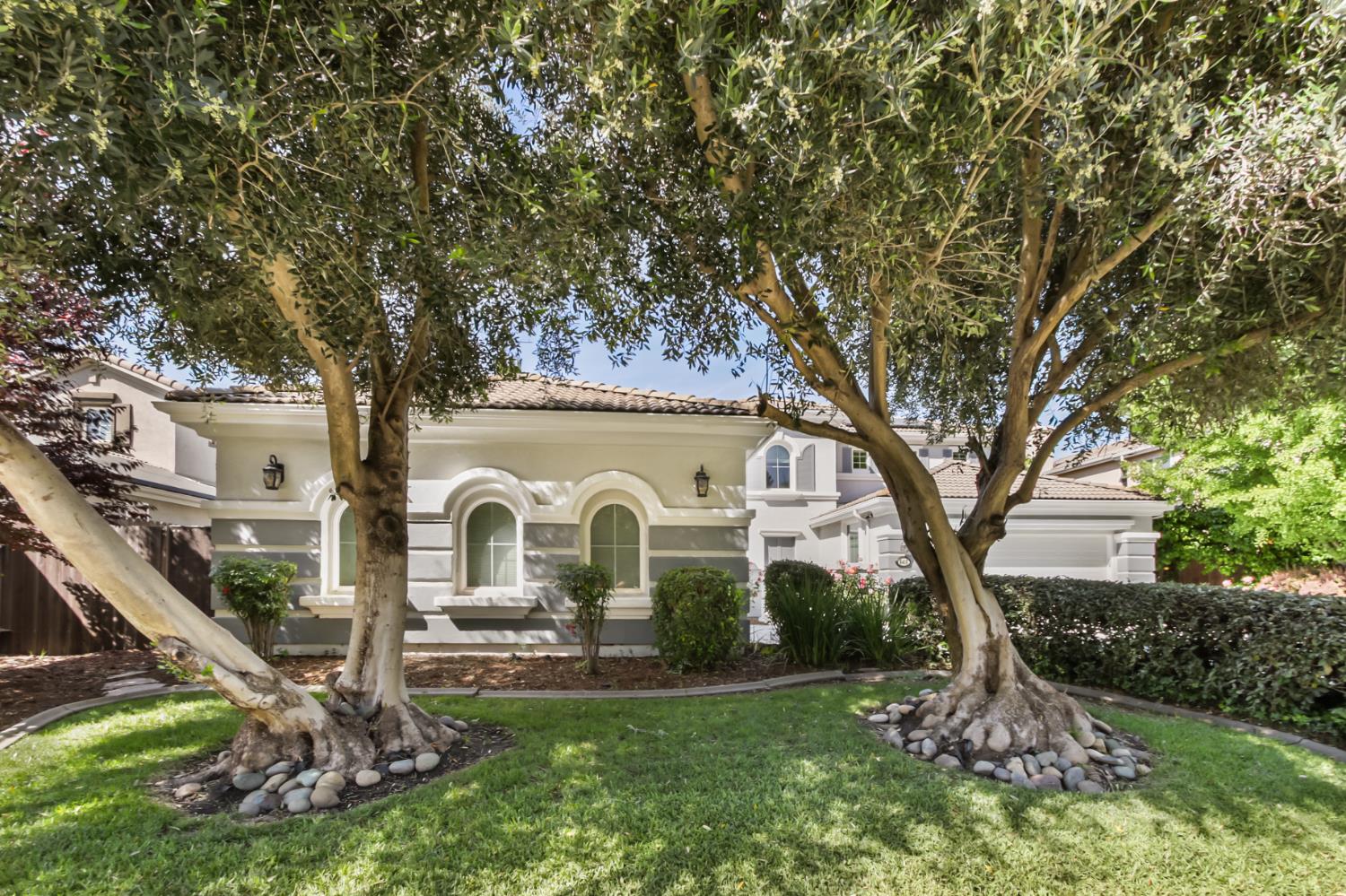 5415 Rogers Street Davis, CA 95618 - Photo 68 of 77 a front view of a house with garden