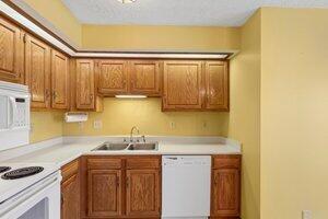 5648 Spring Hill Road Grove City, OH 43123 - Photo 12 of 40 View