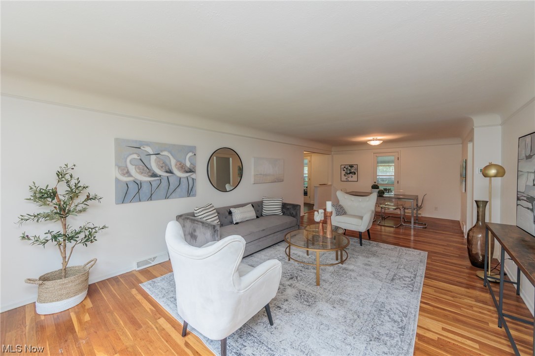 4908 Emmet Road Cleveland, OH 44124 - Photo 4 of 35 Gallery Image 4