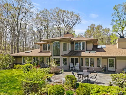 $1,899,000 | 60 Old Aspetong Road, Katonah, NY 10536