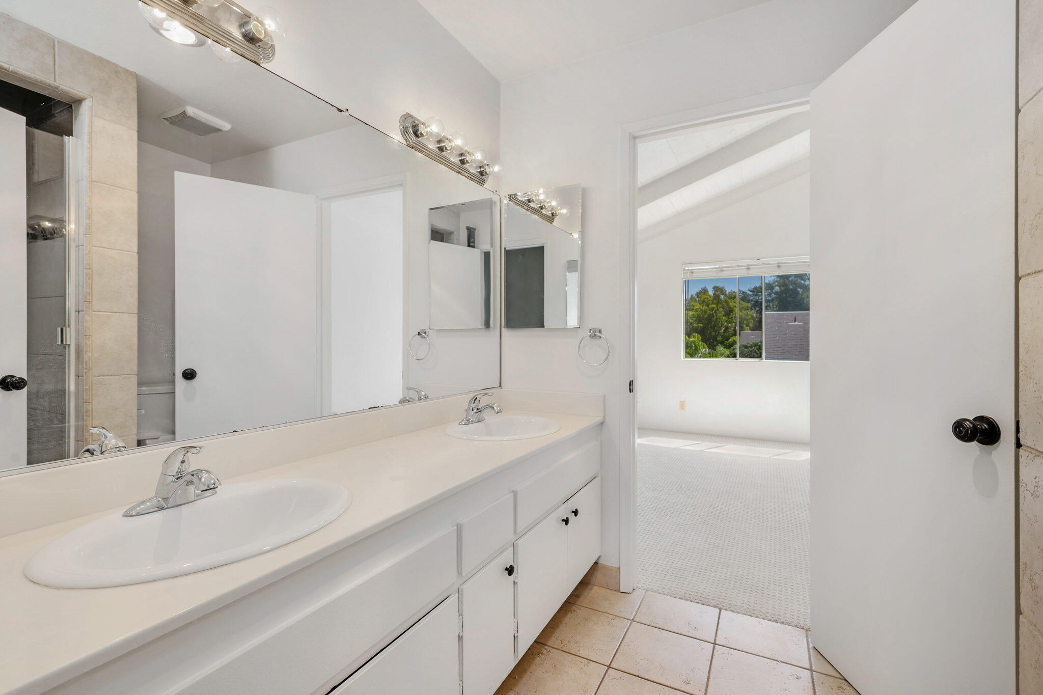31 North San Marcos Road, Unit B Santa Barbara, CA 93111 - Photo 13 of 18 Bathroom 2