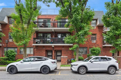 $699,000 | 71-28 Sutton Place, Unit 3 | Pomonok