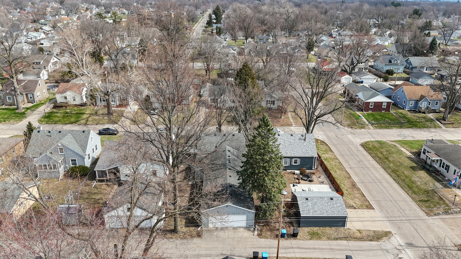 2052 37th Street Rock Island, IL 61201 - Photo 21 of 28 a view of multiple houses with yard