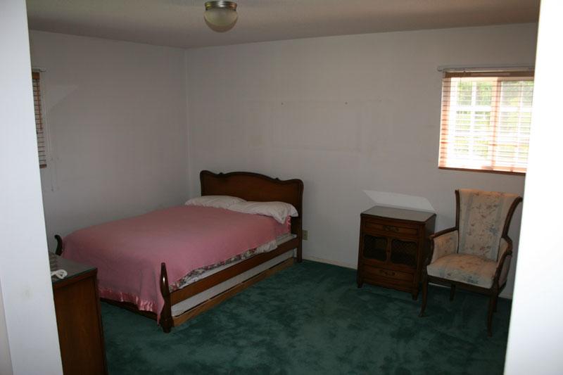 3886 Calle Cita Santa Barbara, CA 93110 - Photo 10 of 14 a bedroom with a bed and a window