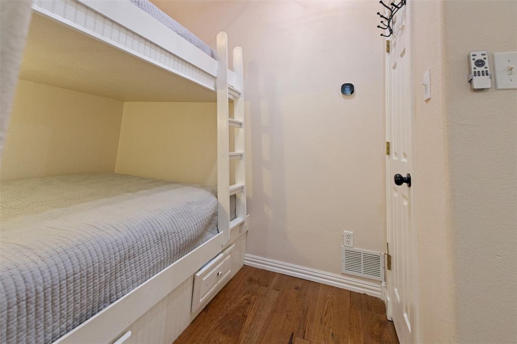 106 White Oak Mabank, TX 75156 - Photo 17 of 32 a view of bedroom