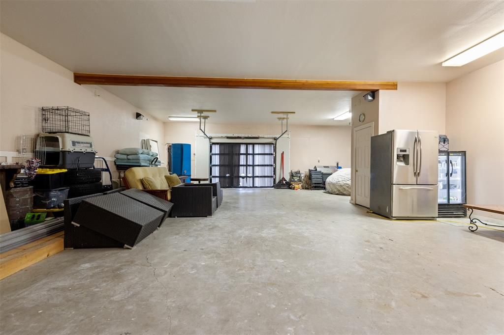 106 White Oak Mabank, TX 75156 - Photo 22 of 32 a living room with furniture and a wooden floor