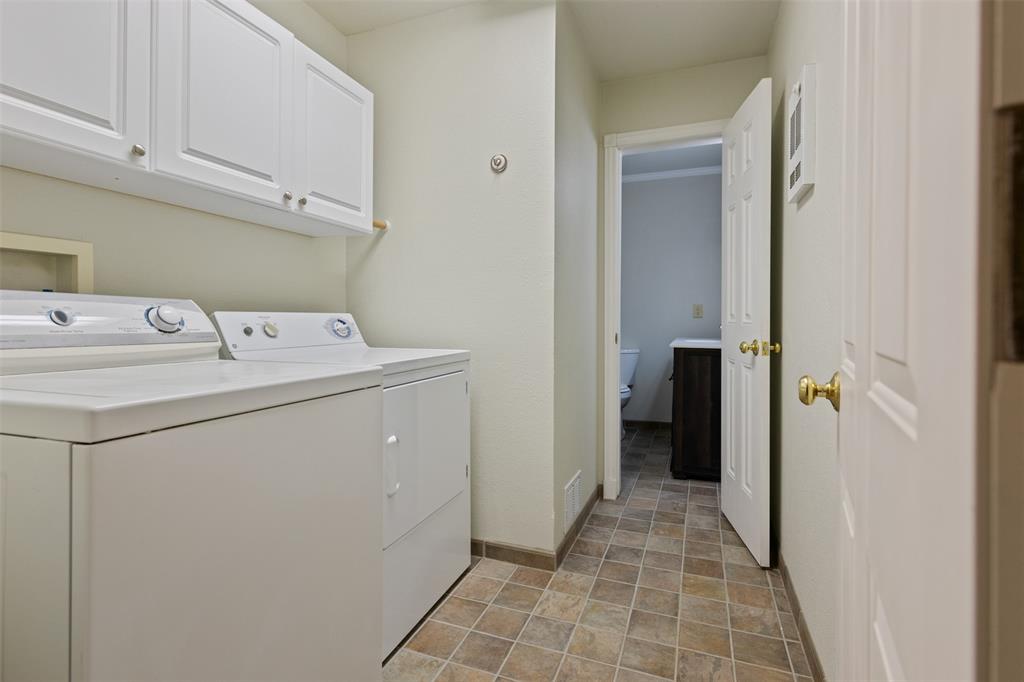 106 White Oak Mabank, TX 75156 - Photo 23 of 32 a utility room with dryer and washer