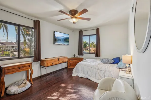 a view of a livingroom with furniture and entryway