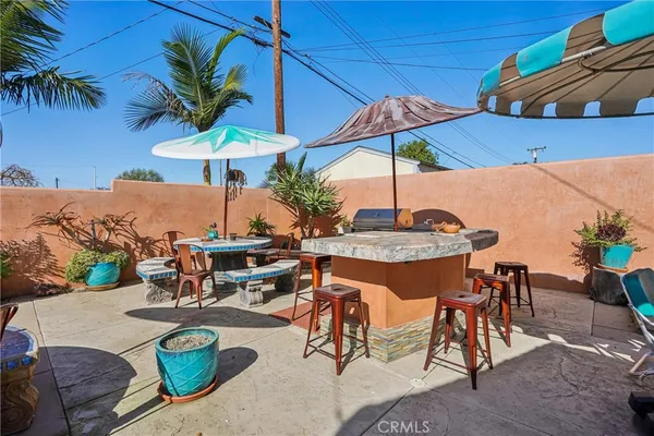 a view of an outdoor sitting area with furniture
