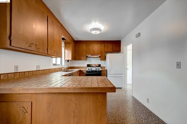 $1,199,000 | 5570 Taft Avenue, Oakland, CA 94618