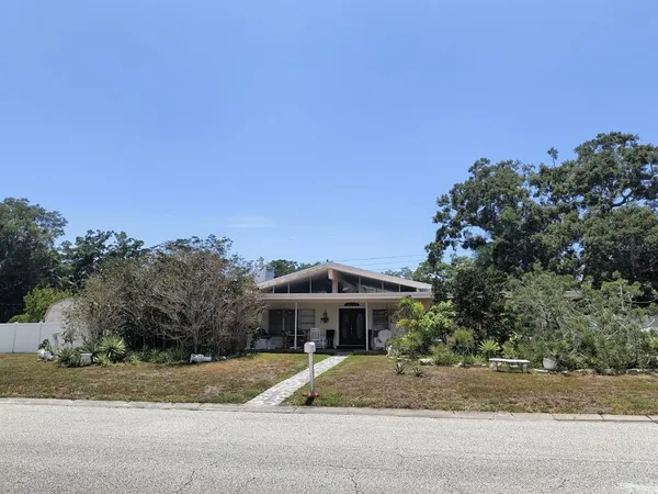 $615,000 | 790 Oakwood Drive, Dunedin, FL 34698