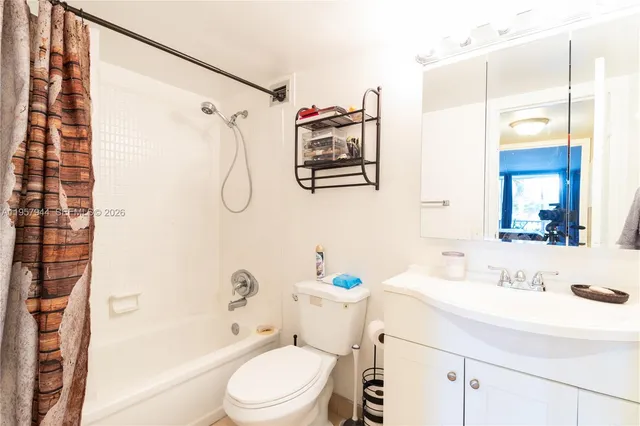 $1,850 | 501 Three Islands Boulevard, Unit 216, Hallandale Beach, FL 33009