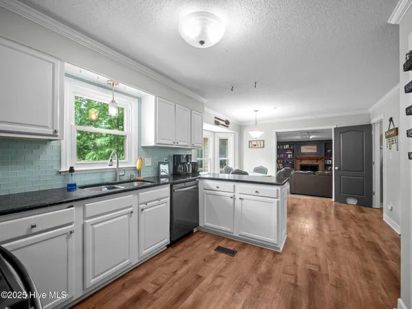 $2,500 | 939 Eton Drive, Jacksonville, NC 28546