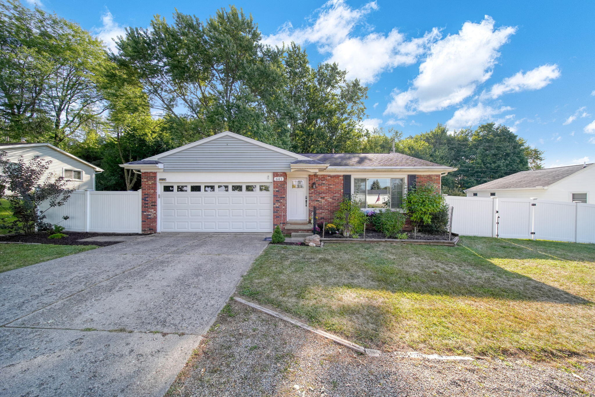 641 Robinson Road Jackson, MI 49203 - Photo 2 of 40 2-web-or-mls-DSC02171_HDR
