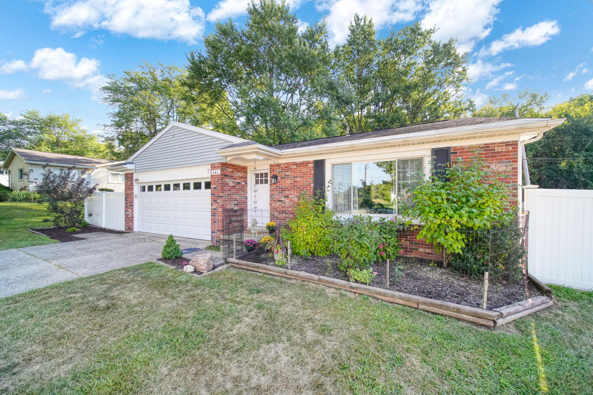 641 Robinson Road Jackson, MI 49203 - Photo 3 of 40 3-web-or-mls-DSC02183_HDR
