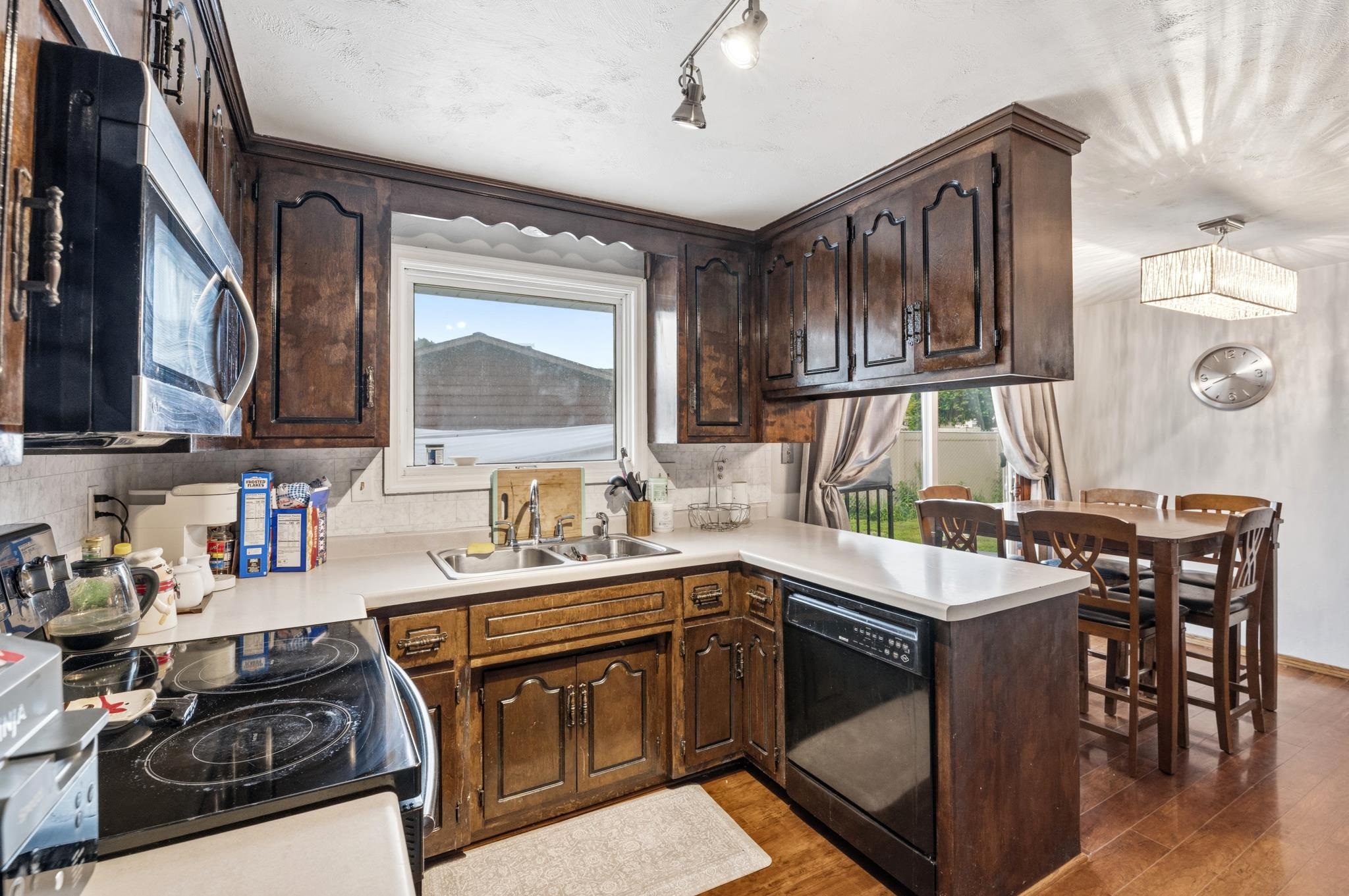 2525 Heather Road Green Bay, WI 54311 - Photo 10 of 27