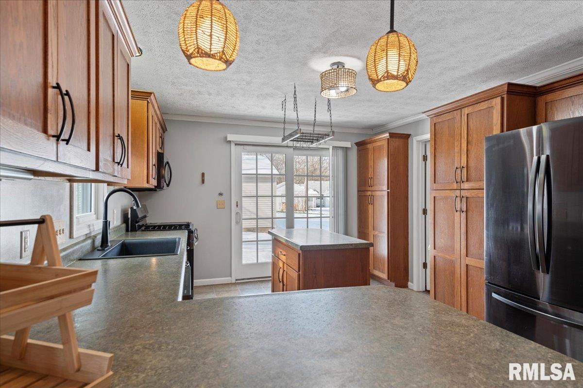 115 2nd Street Pawnee, IL 62558 - Photo 13 of 45