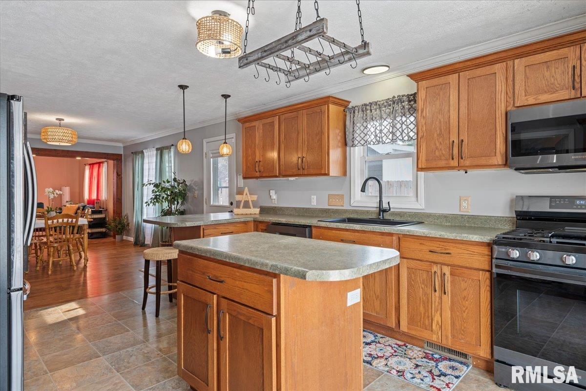 115 2nd Street Pawnee, IL 62558 - Photo 15 of 45