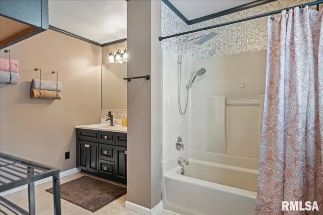 $227,900 | 115 2nd Street, Pawnee, IL 62558