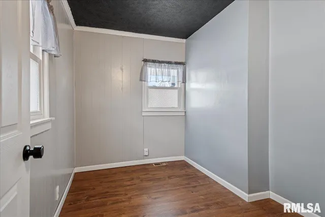 $227,900 | 115 2nd Street, Pawnee, IL 62558