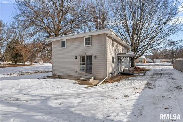 $227,900 | 115 2nd Street, Pawnee, IL 62558