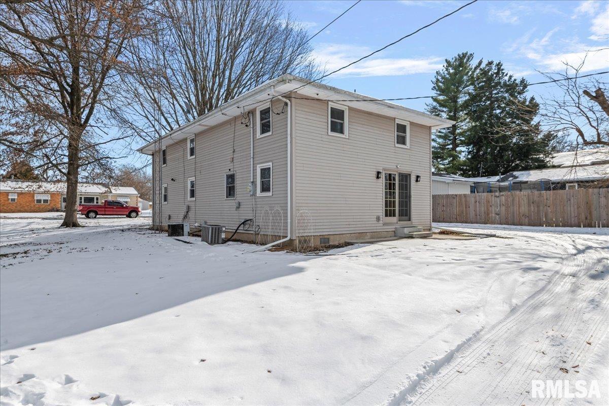 115 2nd Street Pawnee, IL 62558 - Photo 39 of 45