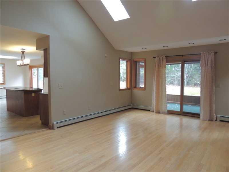 155 Ridgeview Drive Bangor, ME 04401 - Photo 12 of 34 Living Room.