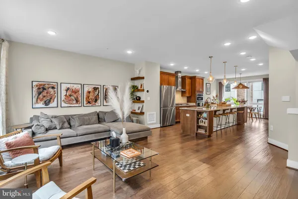 $939,900 | 423 Nottoway Walk, Alexandria, VA 22304