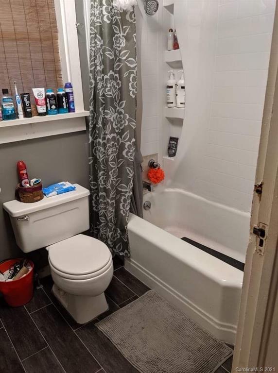104 Old Fort Road Fairview, NC 28730 - Photo 5 of 10 a bathroom with a toilet and a bathtub