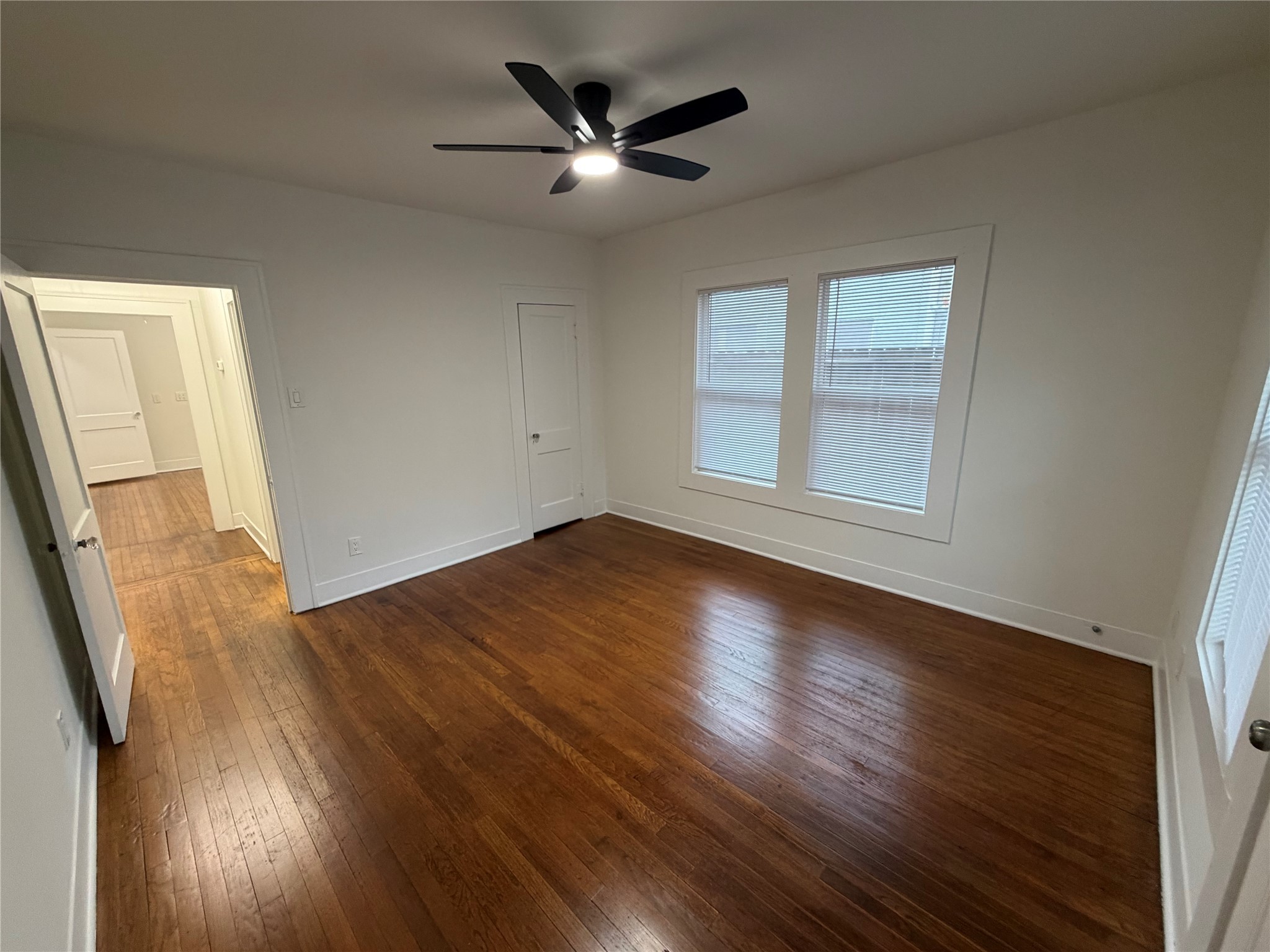 1637 Bonnie Brae Street Houston, TX 77006 - Photo 7 of 9 Bedroom