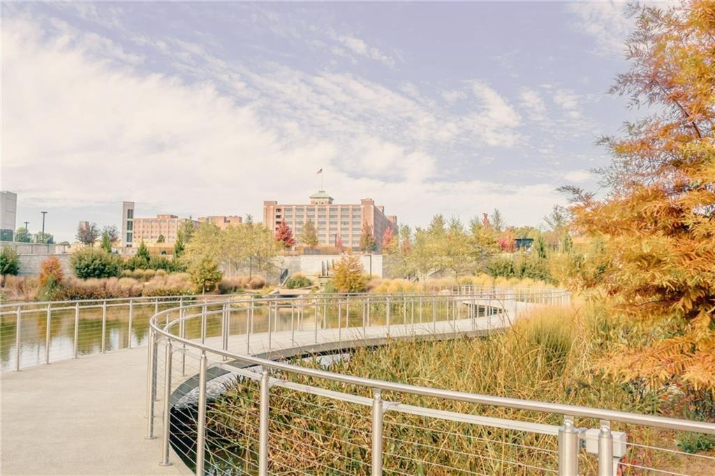 567 Ponce De Leon Avenue Northeast, Unit 419 Atlanta, GA 30308 - Photo 32 of 34 a view of a balcony with city