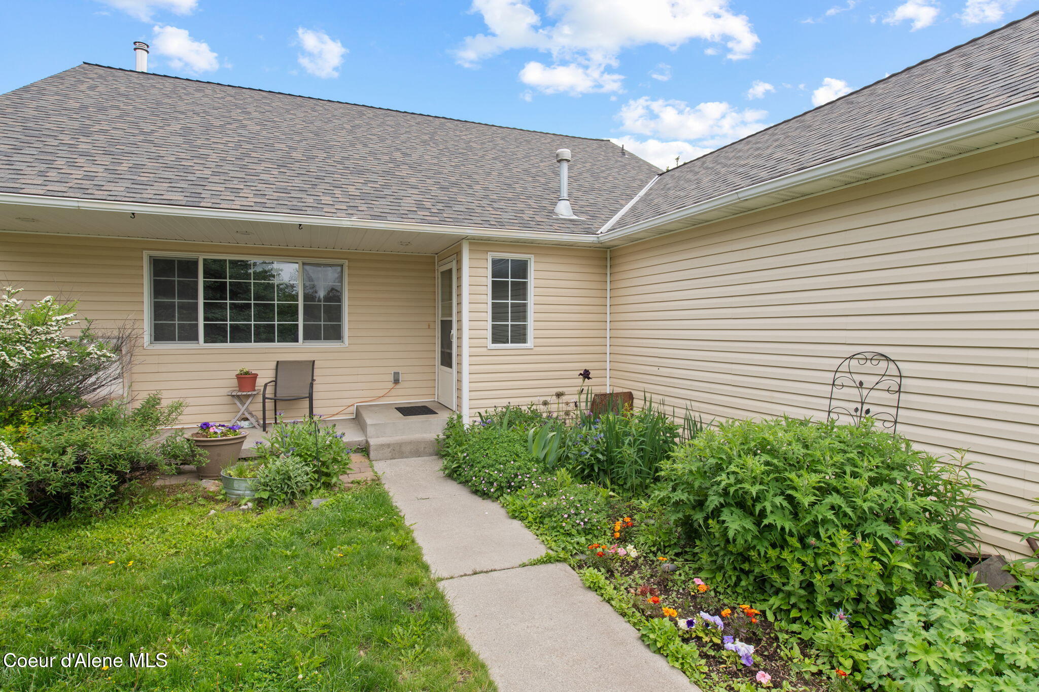 14364 Cascade Street Rathdrum, ID 83858 - Photo 3 of 36 Walkway