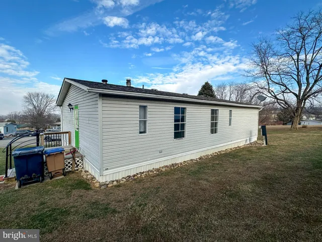 a view of a house with a backyard
