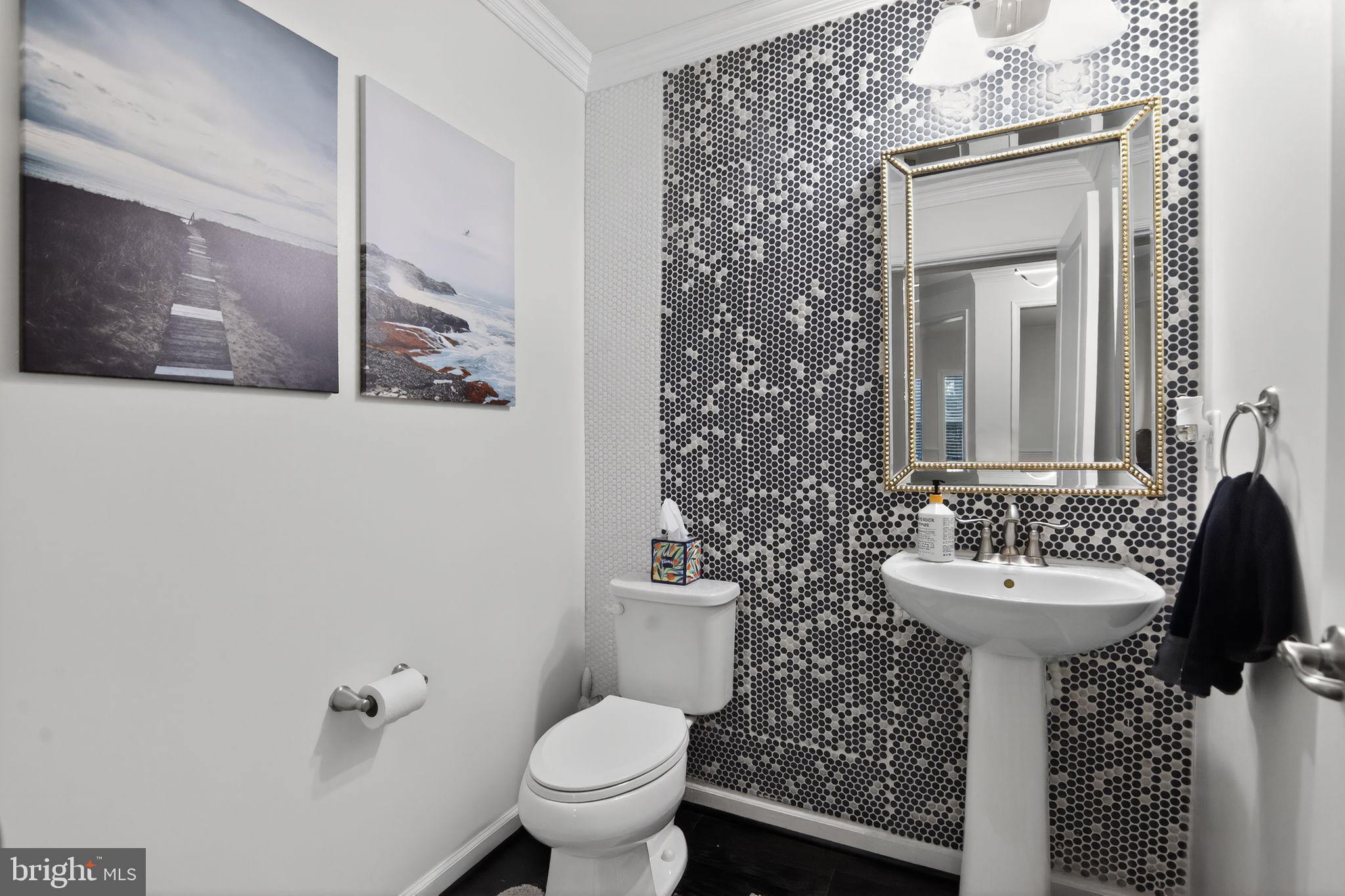 4401 Weejun Loop Woodbridge, VA 22192 - Photo 13 of 35 a bathroom with a toilet sink and mirror