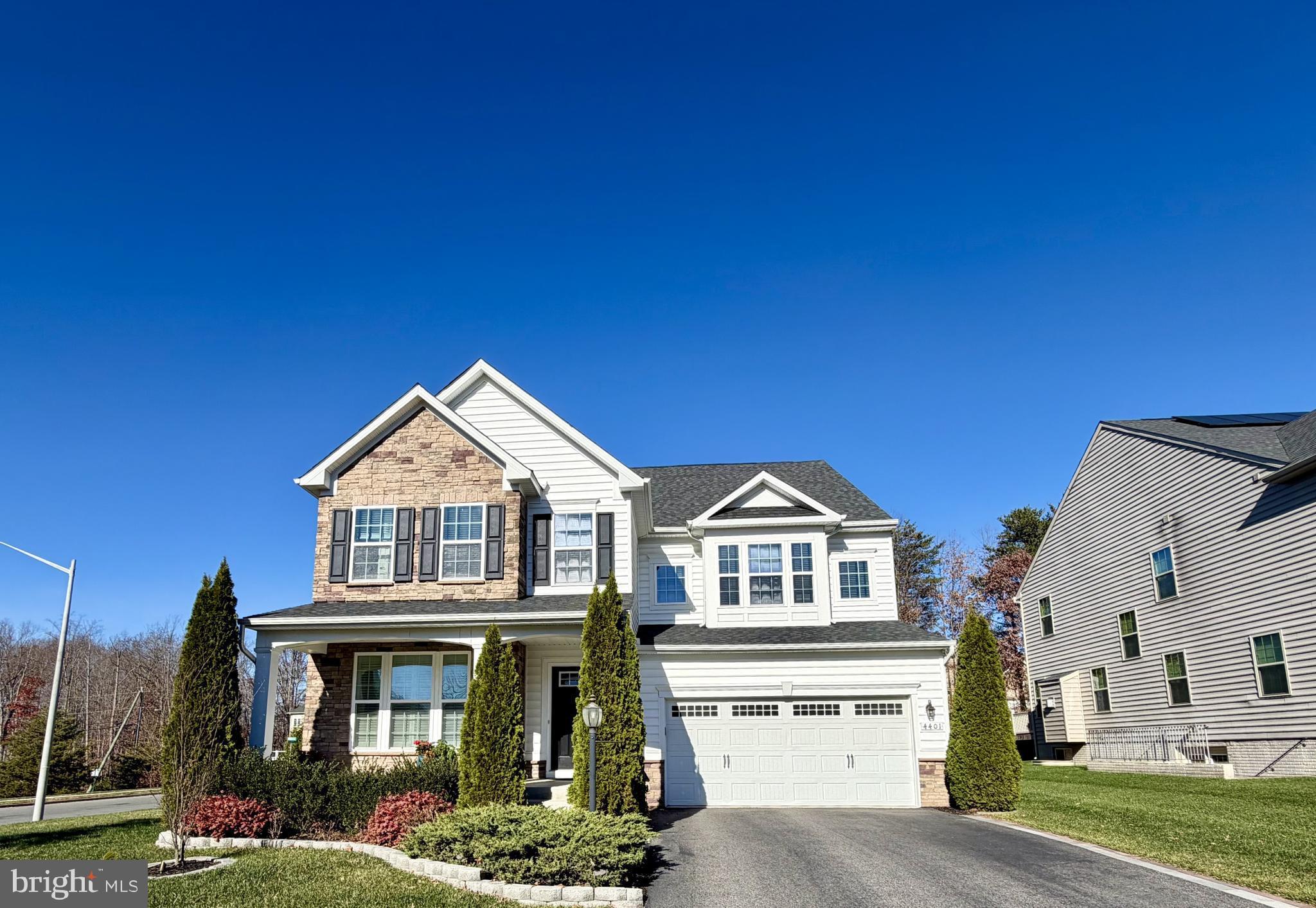4401 Weejun Loop Woodbridge, VA 22192 - Photo 32 of 35 a front view of a house with garden