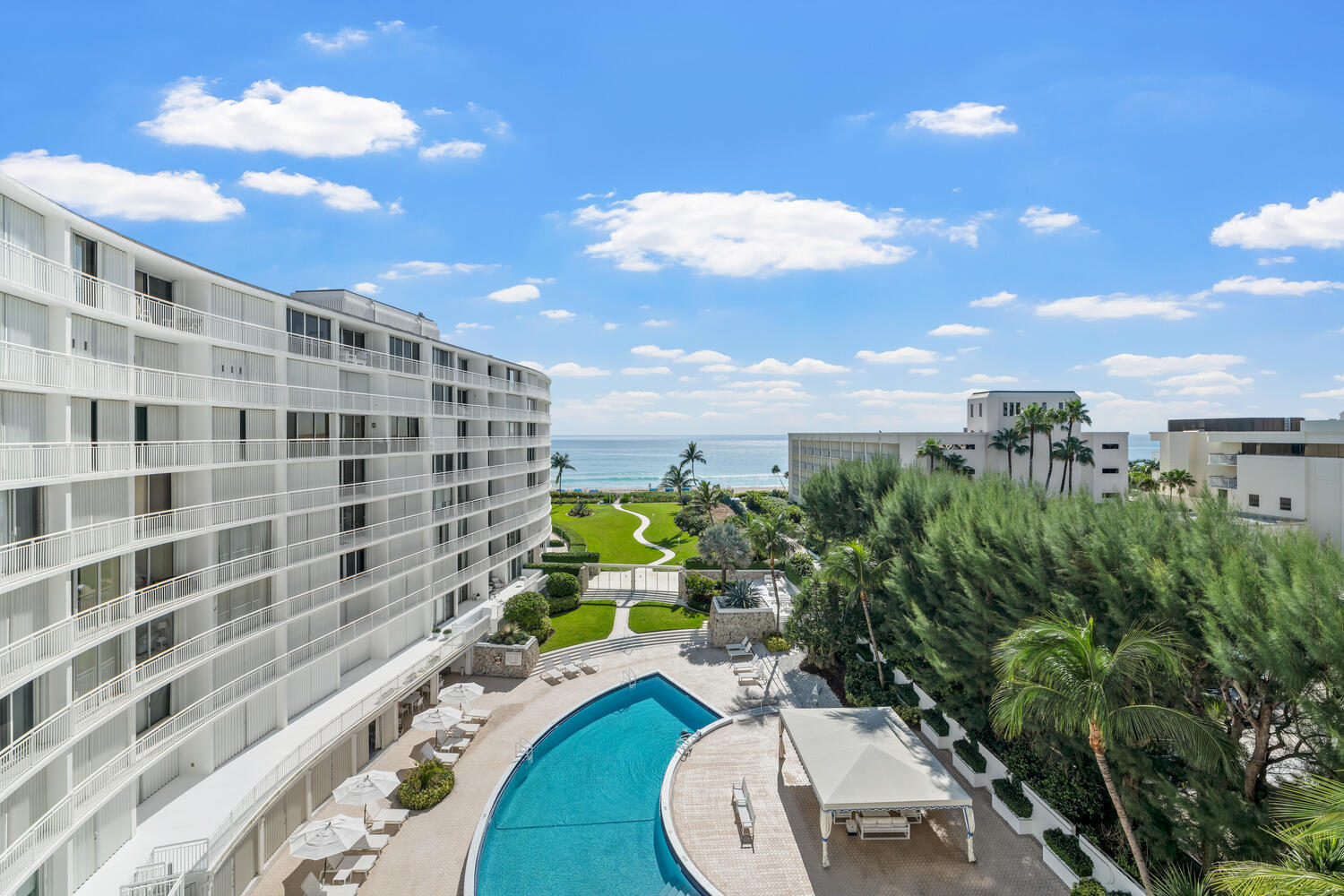 2780 South Ocean Boulevard, Unit 612 Palm Beach, FL 33480 - Photo 48 of 57 a view of a balcony with toilet and a garden
