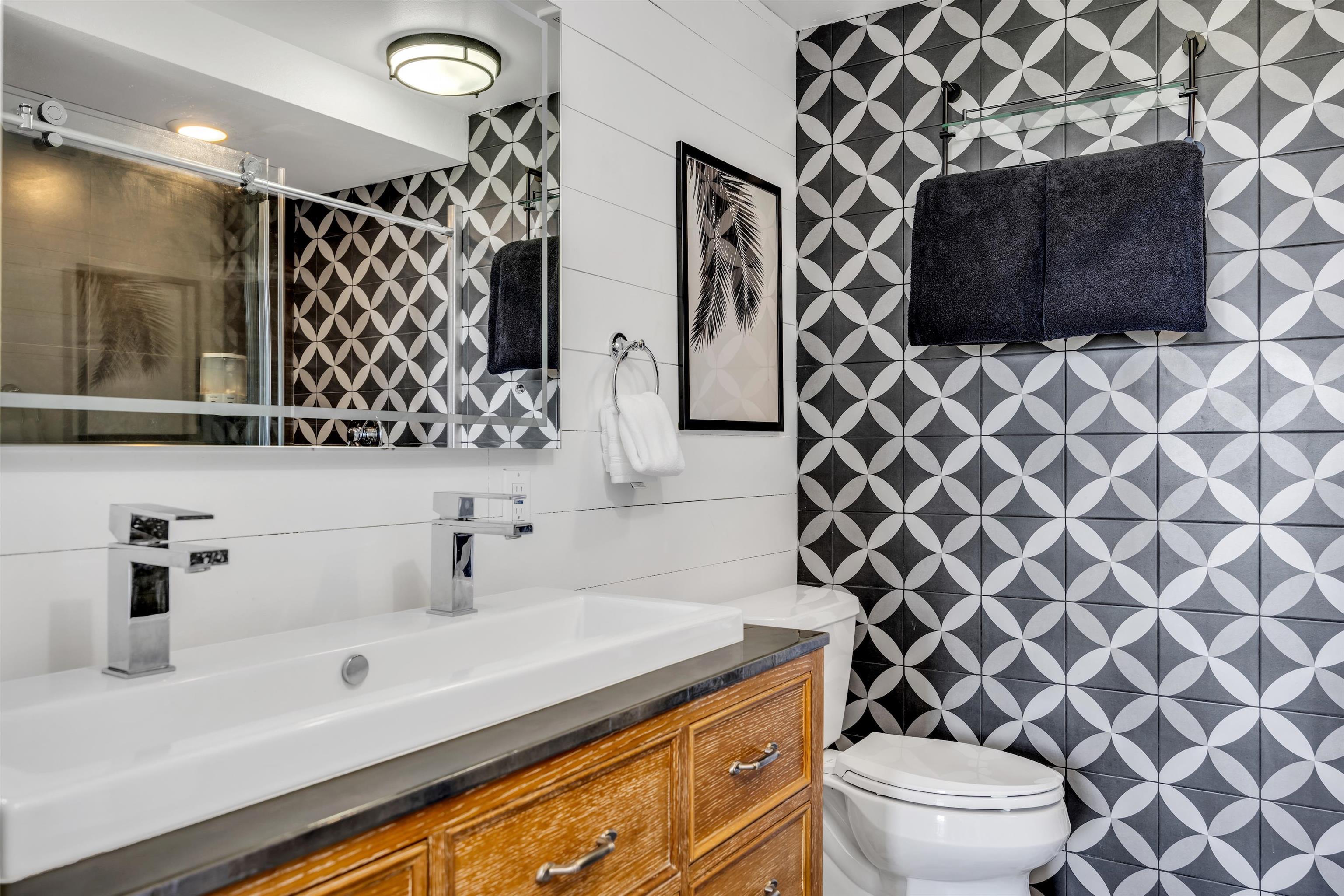 938 South Kihei Road, Unit 533 Kihei, HI 96753 - Photo 11 of 27 a bathroom with a sink toilet and shower
