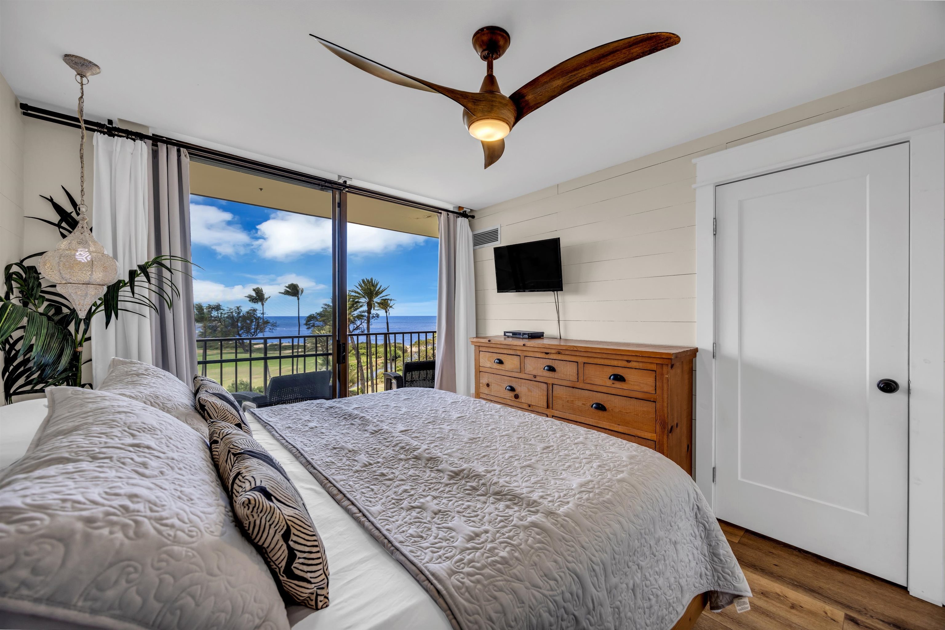 938 South Kihei Road, Unit 533 Kihei, HI 96753 - Photo 4 of 27 a living room with furniture and flat screen tv