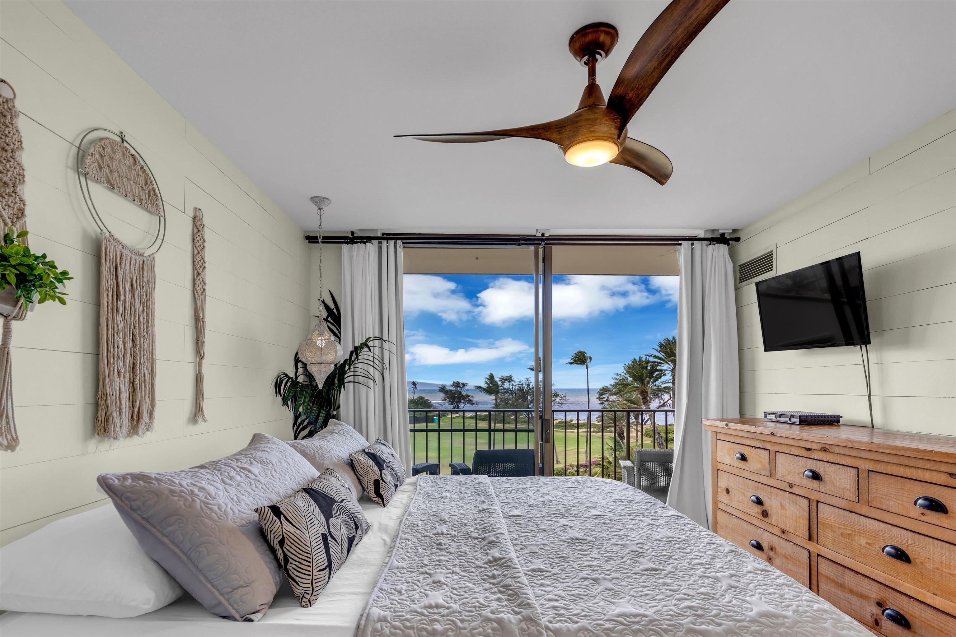 938 South Kihei Road, Unit 533 Kihei, HI 96753 - Photo 8 of 27 a living room with furniture and a flat screen tv