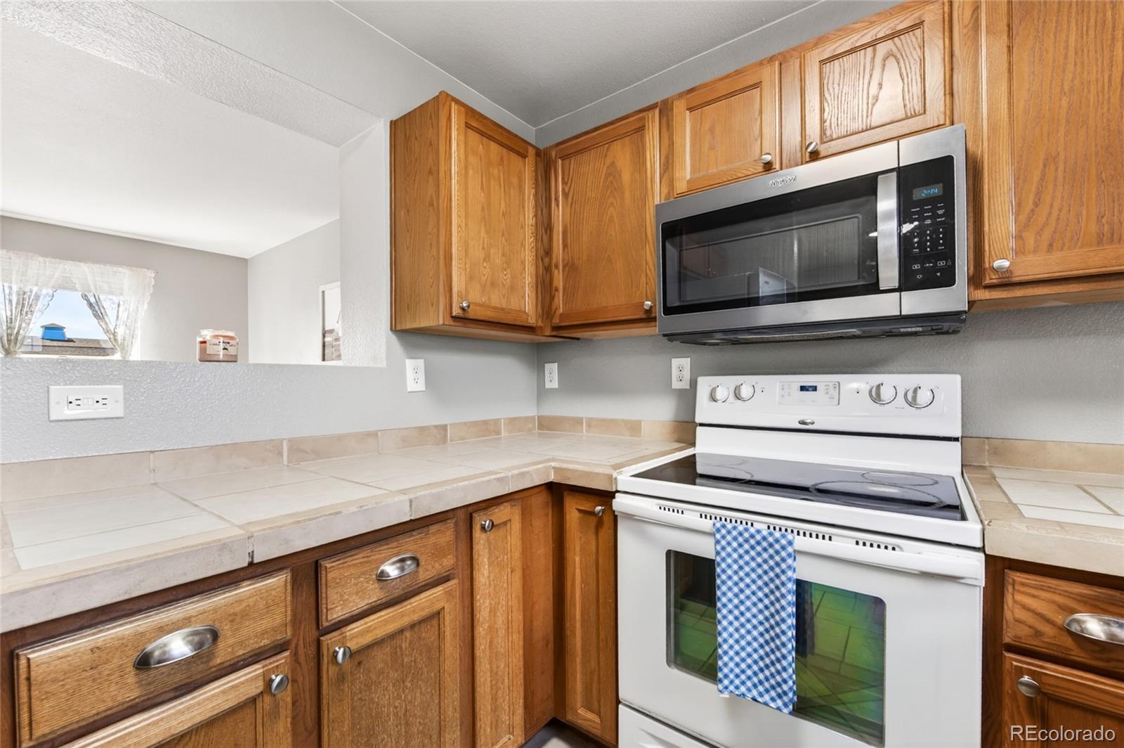 2830 Renshaw Street Strasburg, CO 80136 - Photo 9 of 28