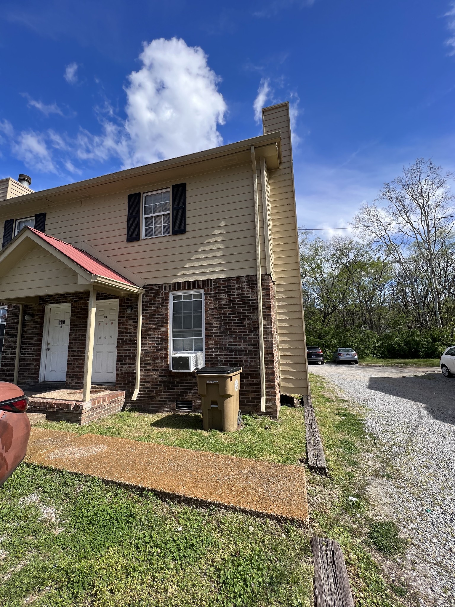 209 East Webster Street Madison, TN 37115 - Photo 22 of 33 a front view of a house with garden