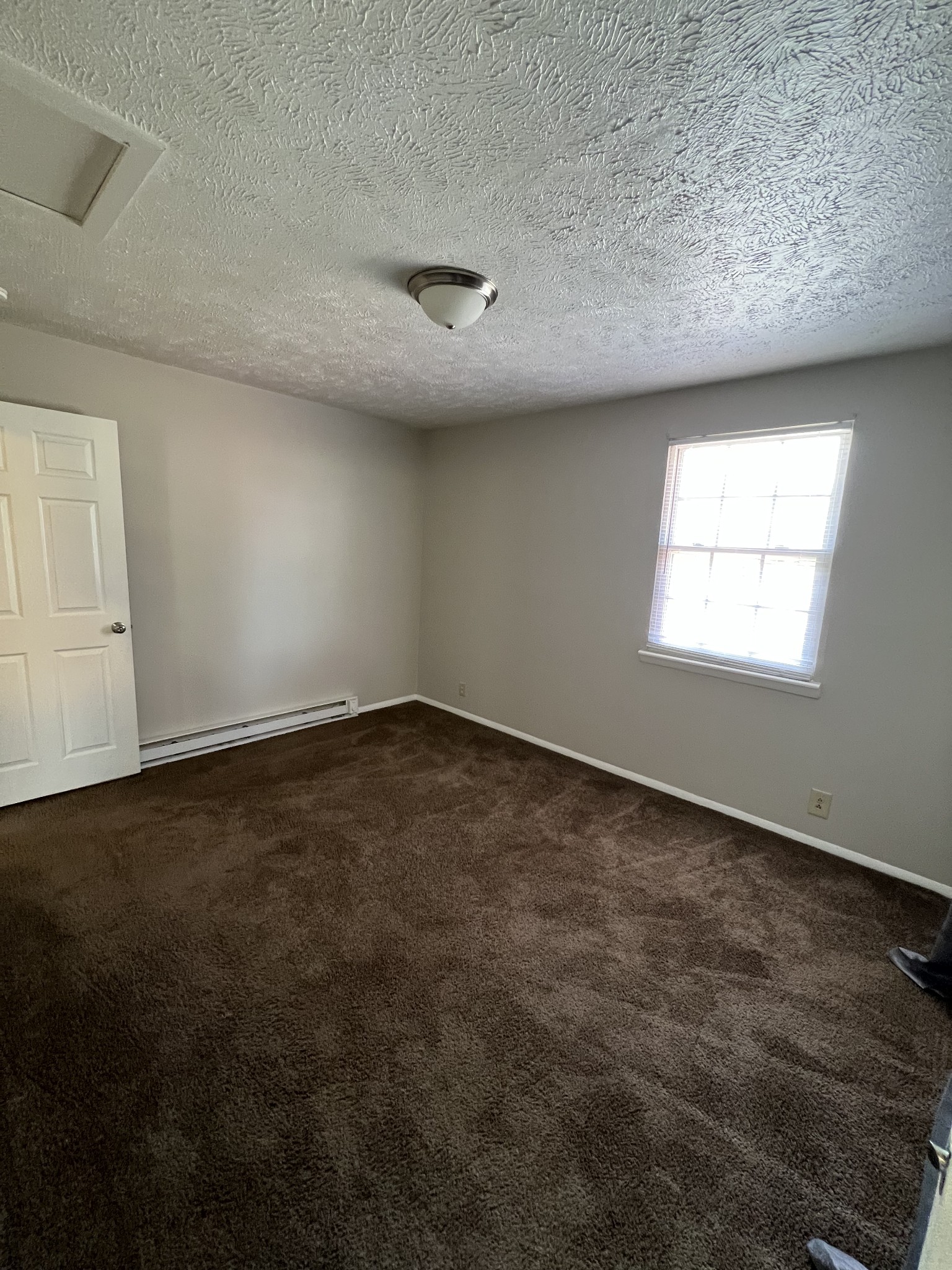 209 East Webster Street Madison, TN 37115 - Photo 10 of 33 an empty room with a window