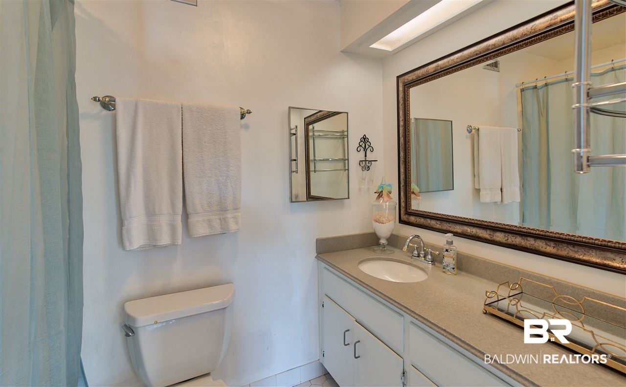 19414 Liberty Road Fairhope, AL 36532 - Photo 18 of 49 Guest Bathroom
