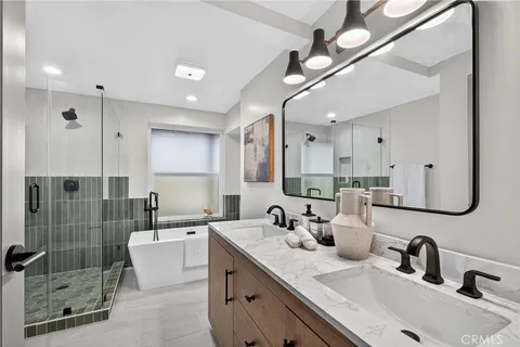 $2,799,900 | 221 Vía Los Miradores, Redondo Beach, CA 90277