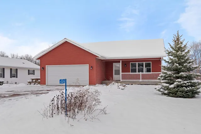 $375,000 | S5478 Mammoth Trail, Baraboo, WI 53913