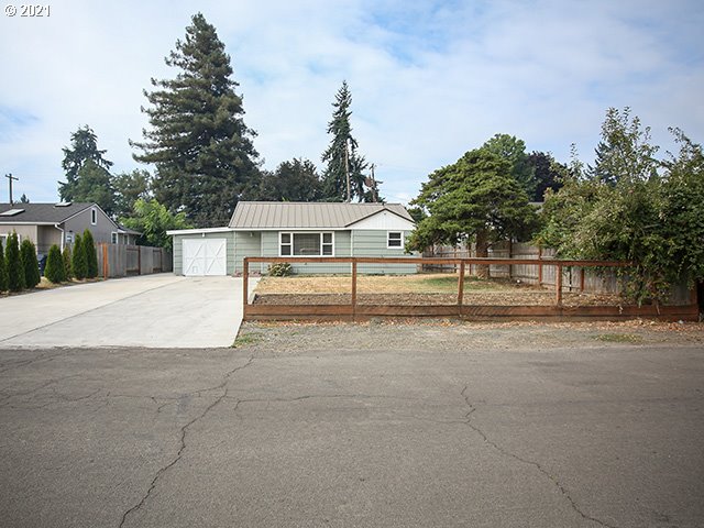 3298 Pheasant Boulevard Springfield, OR 97477 - Photo 1 of 20 Gallery Image 1