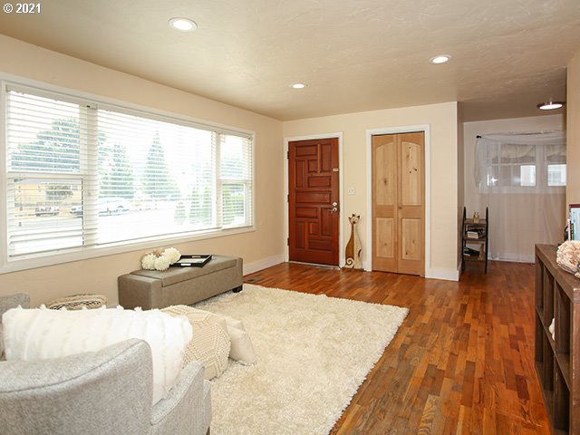 3298 Pheasant Boulevard Springfield, OR 97477 - Photo 2 of 20 Gallery Image 2