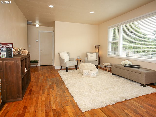 3298 Pheasant Boulevard Springfield, OR 97477 - Photo 4 of 20 Gallery Image 4